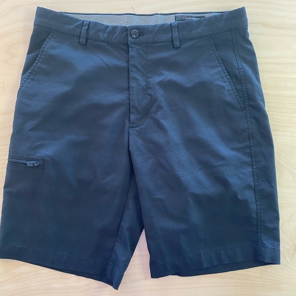Greg Norman Golf Shorts size 32 (EP)